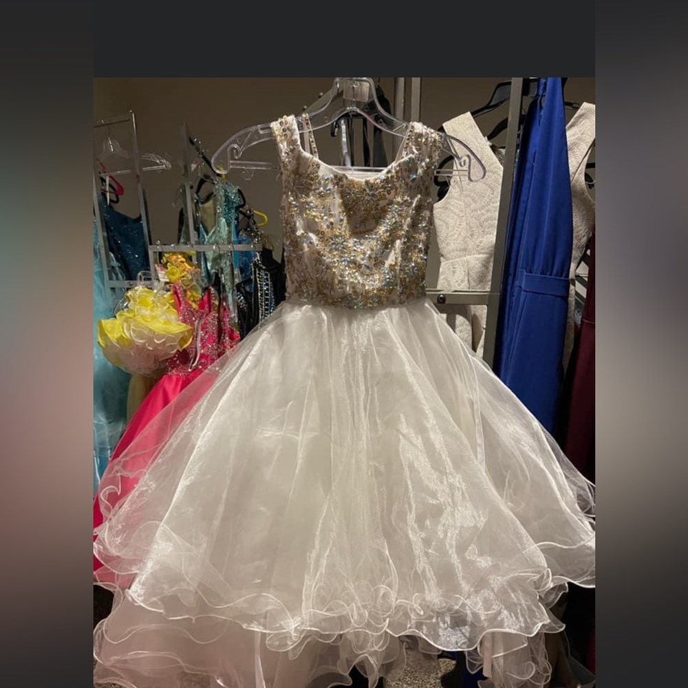 Tiffany size 4 37 1/2 inches